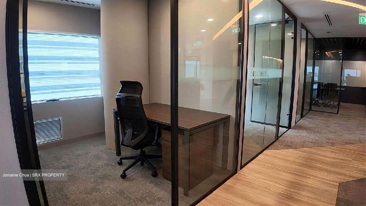 Gateway East (D7), Office #622731111